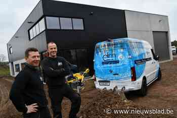 ‘Poolboys’ Kevin (37) en Kenny (35) verhuizen hun zaak naar ruimer onderkomen: “Naast zwembaden voortaan ook wellness”