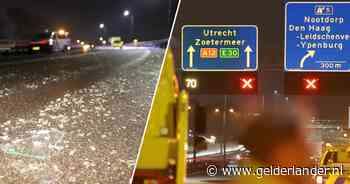 A12 bezaaid met glasscherven: automobilisten negeren rode kruizen en stranden met lekke banden