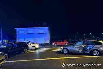 Twee auto’s zwaar beschadigd bij botsing op Oudenaardsesteenweg