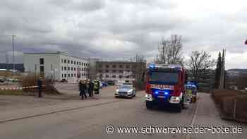 Gas-Alarm bei Calw: Gas-Stutzen von 120.000-Liter-Tank bricht bei Bauarbeiten ab