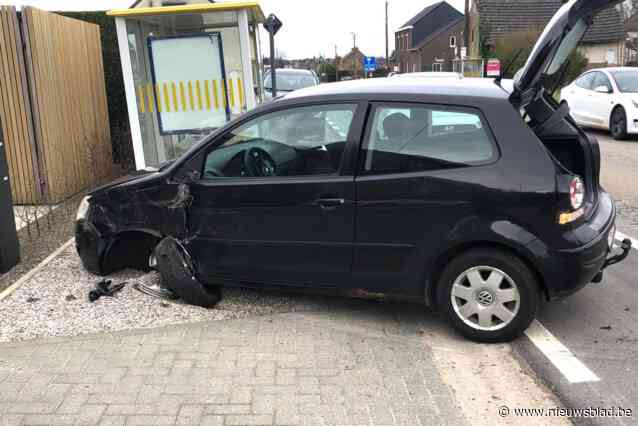 Twee auto’s botsten in Veldwezelt: bestuurders in shock