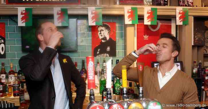 Prinz William im Pub mit Rob McElhenney