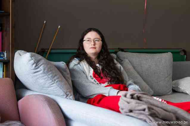 Lievina (23) zoekt 75.000 euro om Amerikaanse behandeling tegen long covid te betalen: “Zelfs mijn tanden poetsen lukt soms niet”