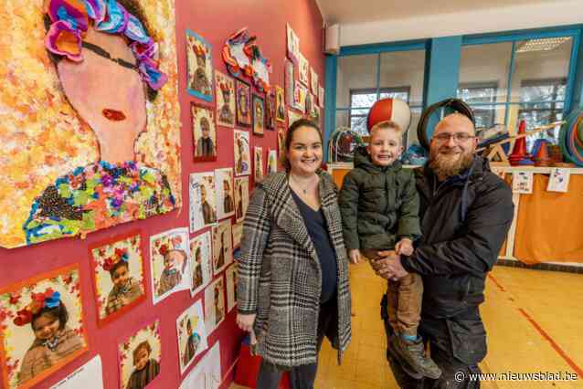 Kleutertjes tonen kunstwerken tijdens tentoonstelling in Basisschool Stadspark Atheneum Lier