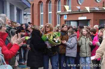 Basisschool neemt na meer dan veertig jaar afscheid van juf Griet (61): “Blij dat ik nu tijd heb om te genieten”