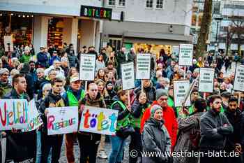 Friedliche Kundgebung auf dem Paderborner Rathausplatz