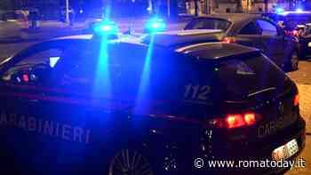 Torna a casa ubriaca e aggredisce il marito con il ferro da stiro