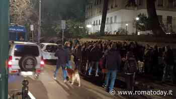 Blitz femminista nelle stazioni della metro. In 50 imbrattano muri e treni