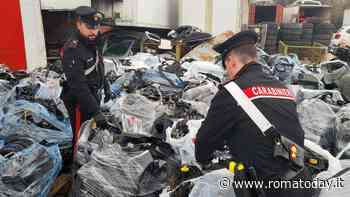 Auto cannibalizzate a Roma, i pezzi finiscono in provincia. Scoperto mega deposito a cielo aperto