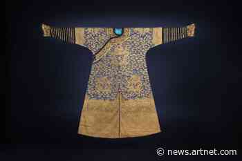 A Chinese Emperor’s Robe, In Near-Mint Condition, Turns Up In A British Earl’s Dresser Drawer