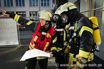 Freiwillige Feuerwehr übt in Bielefelder Abbruchhaus