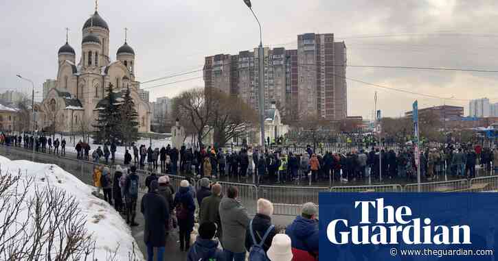 Alexei Navalny funeral draws thousands to heavily policed Moscow church