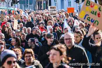 Kirchenvertreter bei Anti-AfD-Demo: „Unser Kreuz hat keine Haken!“