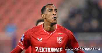 Vitesse tijdens herdenkingsduel voor Theo Bos in slotfase onderuit tegen FC Twente