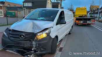 112 Nieuws: Brand bij laden elektrische fiets in Losser | Bestelbus veroorzaakt ravage in Hengelo