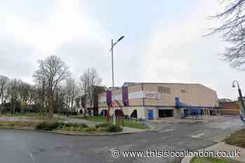 Albion Road Bexleyheath Tenpin Bowling fight: Person in hospital