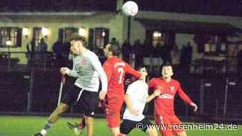 Beim Fußball-Landesliga-Derby in Bruckmühl: Wenn in der Pause das Öl helfen muss