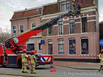Automobilist rijdt brandweer-pylonnen plat