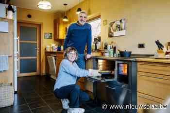 Ann en Ludwig leven offgrid: “Maandelijks betalen we 50 euro aan pellets. Dat is onze enige energiefactuur”
