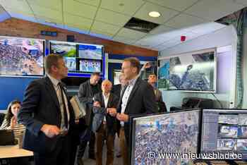 Minister van Justitie Van Tigchelt woont match tussen KRC Genk en Club Brugge bij