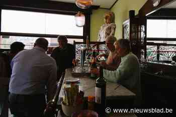 IN BEELD. Lintenaren klinken op cafébazin Lucienne tijdens nostalgisch weekend