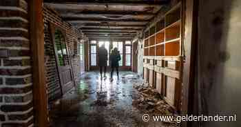 Stel lapt ruim miljoen euro voor verpieterde villa vol schimmel en natte vloeren: ‘Er waren 38 biedingen’