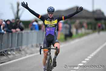 Antwerpenaar Stijn Siemons rondt solo in Vollezele knap af: “De bloemen krijgen een plaatsje op het graf van Suzanne”
