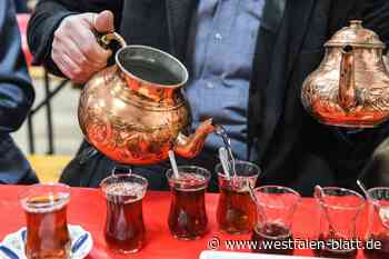 Muslime laden zum Iftar-Abend ein