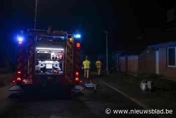 Man naar ziekenhuis en huis onbewoonbaar nadat zetel vuur vat