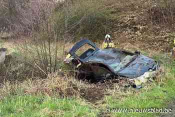 Wagen belandt in berm bij ongeval in Zandhoven: bestuurder zwaargewond