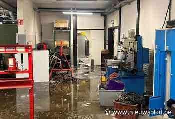 Brand in afzuiginstallatie van lasatelier Sjabi veroorzaakt veel rook: “Lessen zijn opgeschort maar dinsdag wordt iedereen weer op school verwacht”