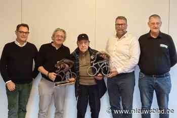 Kunstenaar Fernand Vanderplancke ontwerpt  opnieuw trofeeën voor Classic Brugge-De Panne