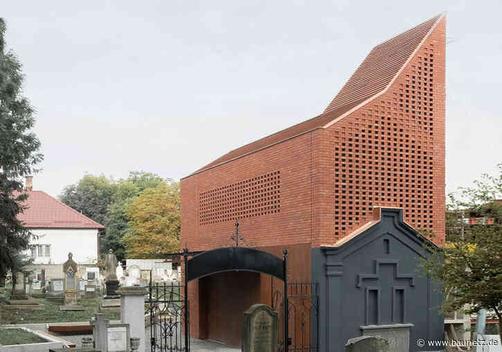 Monolith aus Backstein
 - Kapelle in Cluj-Napoca von Tektum Arhitectura & Arta