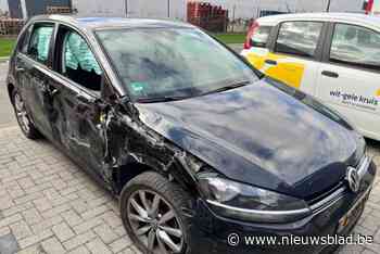 Nederlander gewond na zware knal tegen botsabsorbeerder op E40