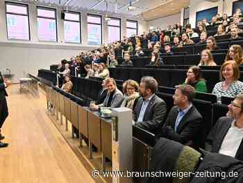 190 Erstsemester beginnen Studium an Ostfalia in Wolfsburg
