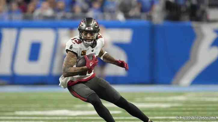 Mike Evans agrees to a 2-year, $52 million contract to remain with the Buccaneers, AP source says