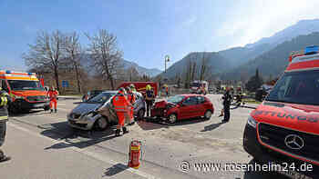 Peugeot kracht in Mercedes: Seniorinnen nach Unfall in Bayerisch Gmain verletzt