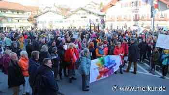 Mehr als 1000 demonstrieren in Miesbach gegen Rechtsextremismus und für Demokratie