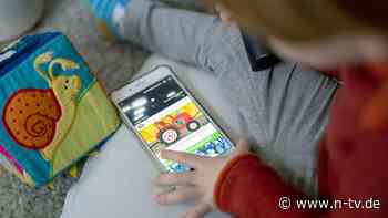 Eltern-Kind-Gespräche fehlen: Bildschirmzeit bremst Sprachentwicklung aus
