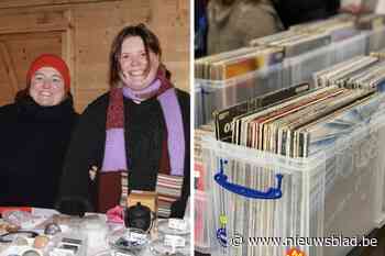 Moeder en dochter verkopen twee weken lang vinylplaten en vintage kledij: “Elk stuk is zorgvuldig uitgekozen”