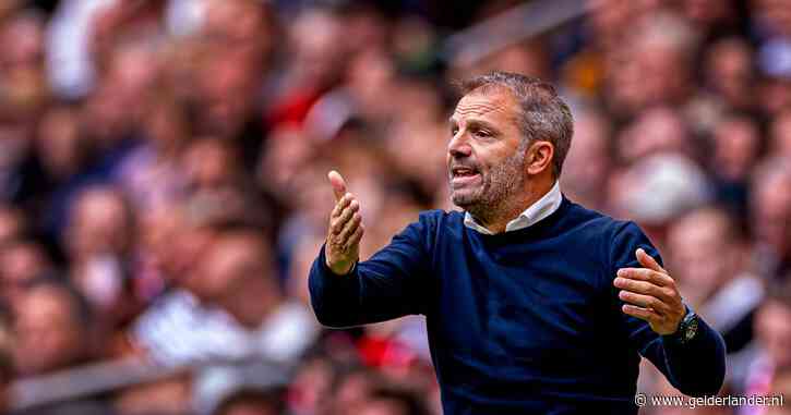 Steijn haalt uit naar voormalig assistent Maduro: ‘Als ik door was gegaan bij Ajax, was dat zonder hem geweest’