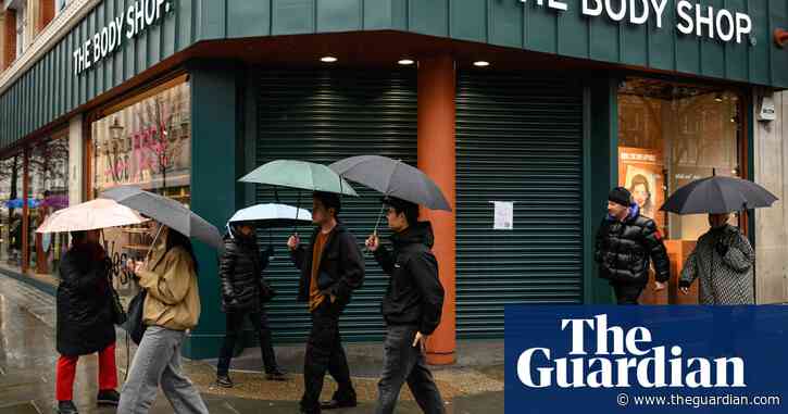 UK retail sales dampened as shoppers stay home in wet weather