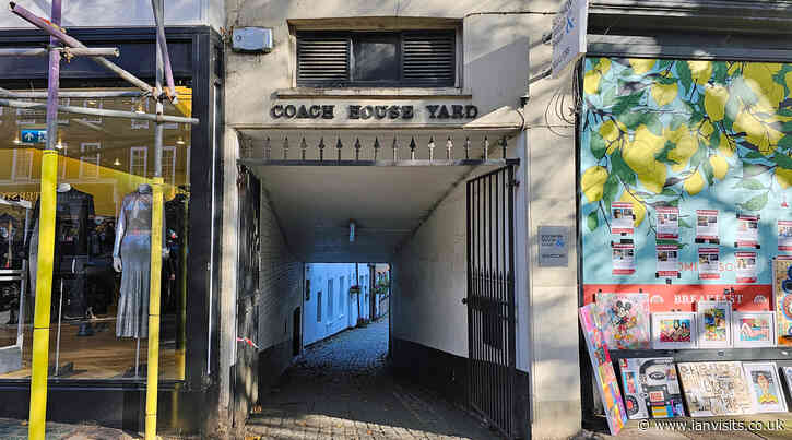London’s Alleys: Coach House Yard, NW3