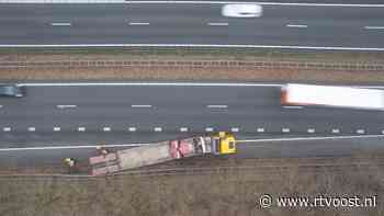 112 Nieuws: Vrachtwagencombinatie in de vangrail veroorzaakt verkeershinder op A32