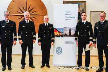 Kapitänleutnant Jonas Schoepke aus Höxter erhält Admiral-Kriebel-Preis