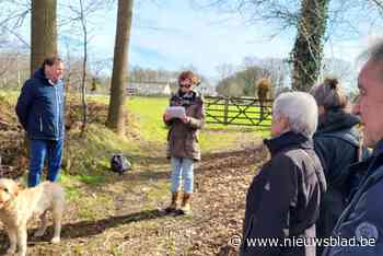 Natuur en gedichten geslaagde combinatie tijdens poëziewandeling