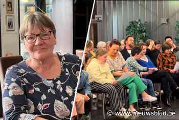 Meer dan honderd mensen repeteren met ‘vals zingend koor’ van Monique: “Eindelijk eens uit volle borst alles geven”