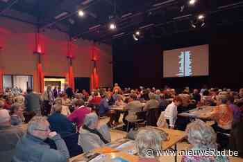 135 senioren kijken naar ‘Los Flamencos’ op groot scherm