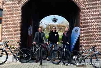 Kiwanis Leuven schenkt zes mountainbkes aan vzw Sporen
