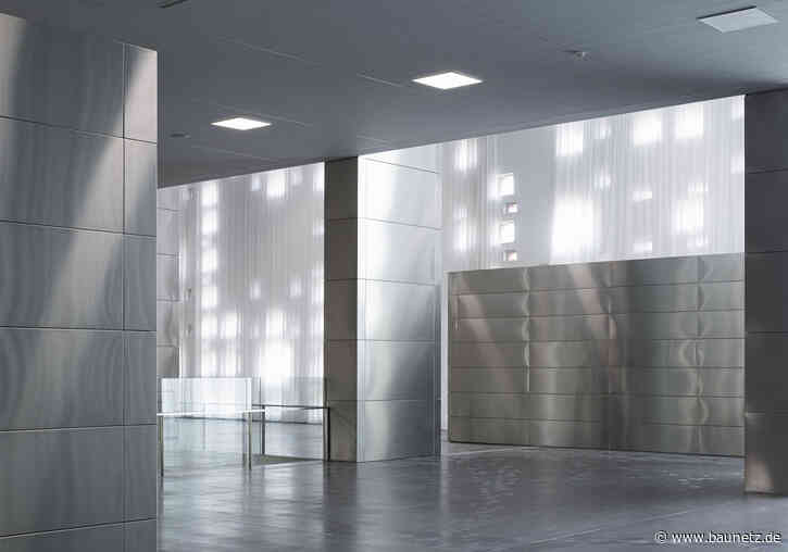 Industriehalle wird Messezentrum
 - Umbau in Córdoba von Javier Terrados und Fernando Suárez